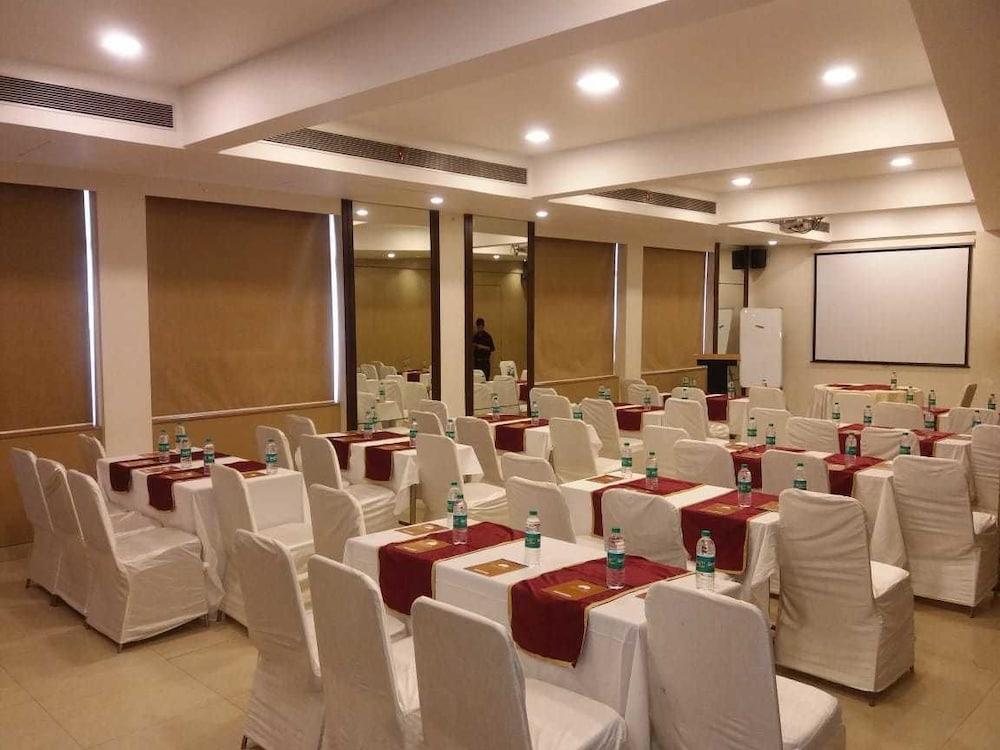 The Caliph Hotel, Mumbai Near Powai Lake Exterior photo