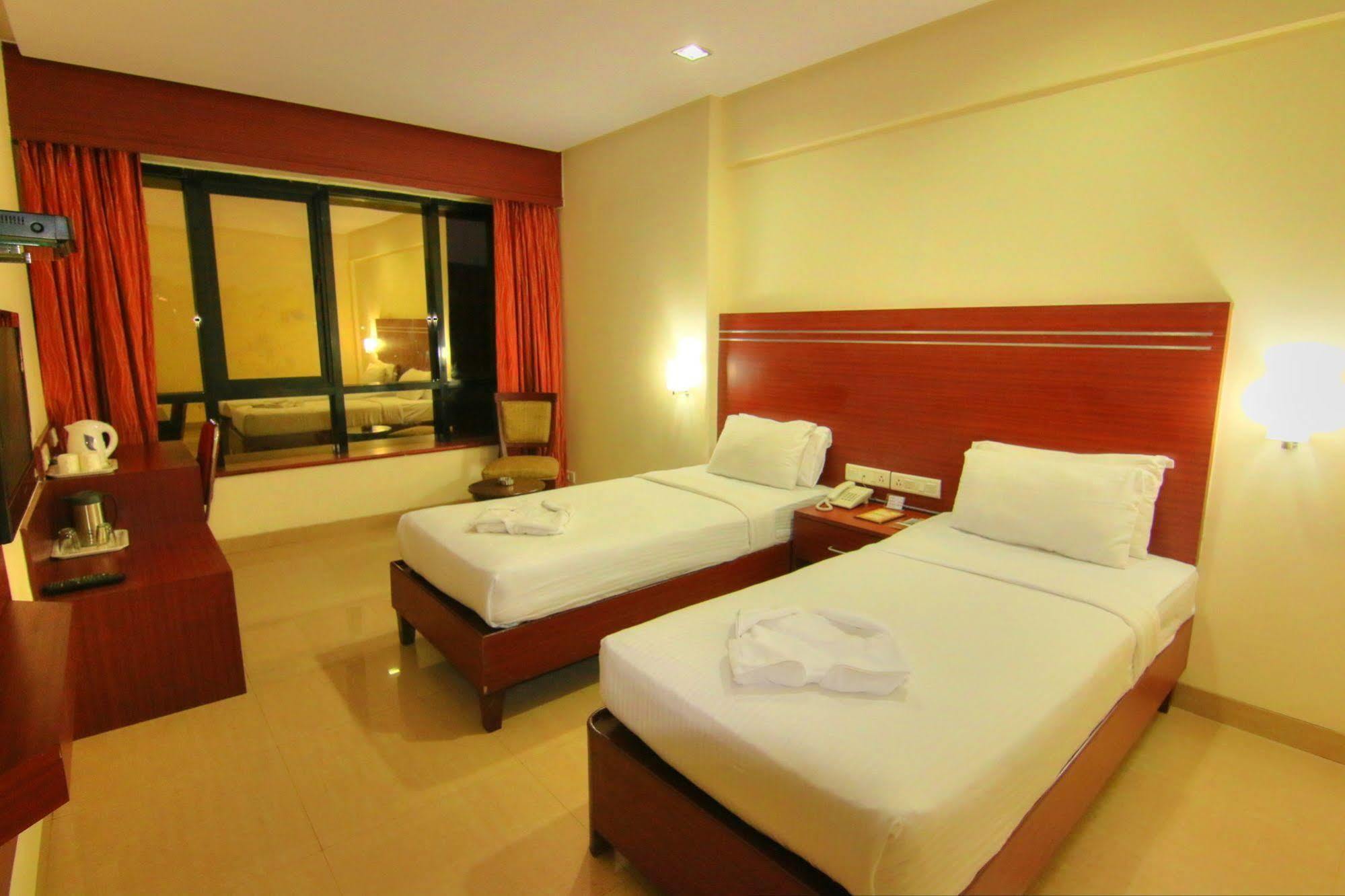 The Caliph Hotel, Mumbai Near Powai Lake Exterior photo