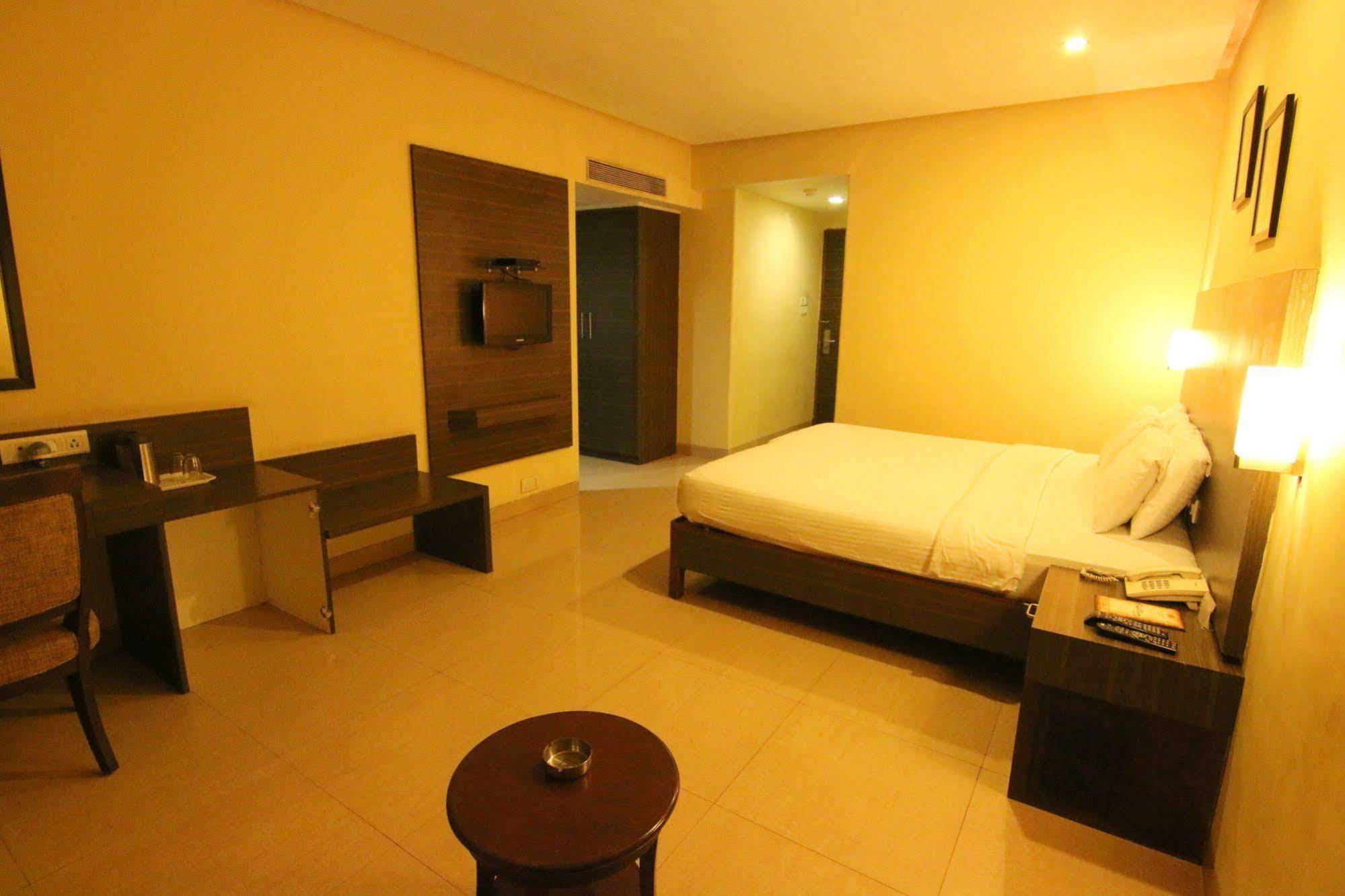 The Caliph Hotel, Mumbai Near Powai Lake Exterior photo